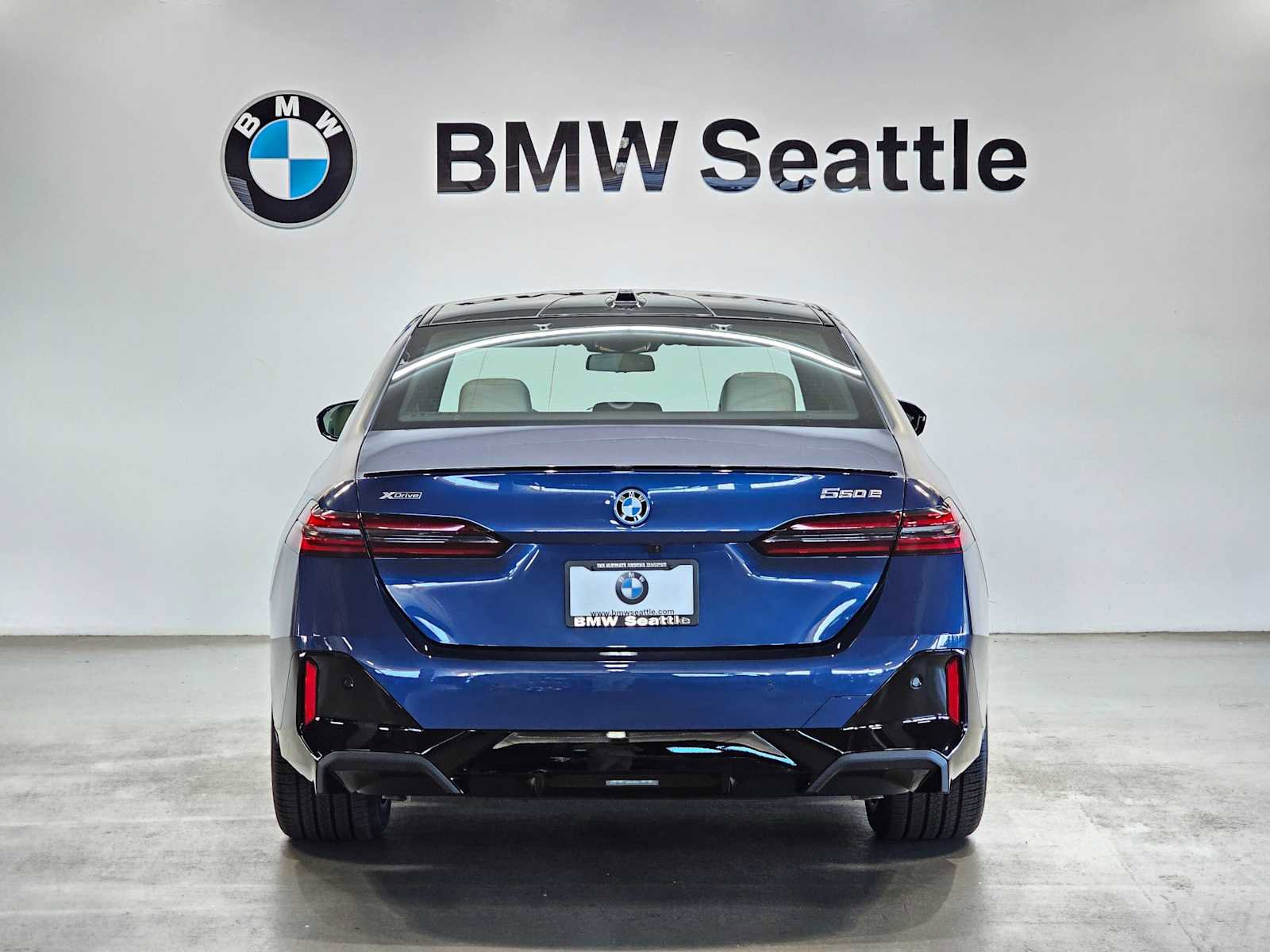 New 2026 BMW 550e xDrive w/ Premium Package image 5