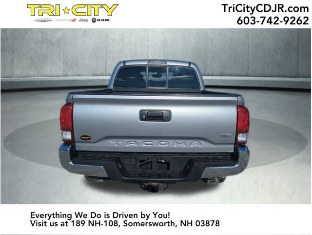 Used 2016 Toyota Tacoma TRD Off-Road image 4