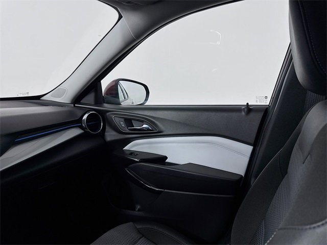Used 2025 Chevrolet Trax LT image 22