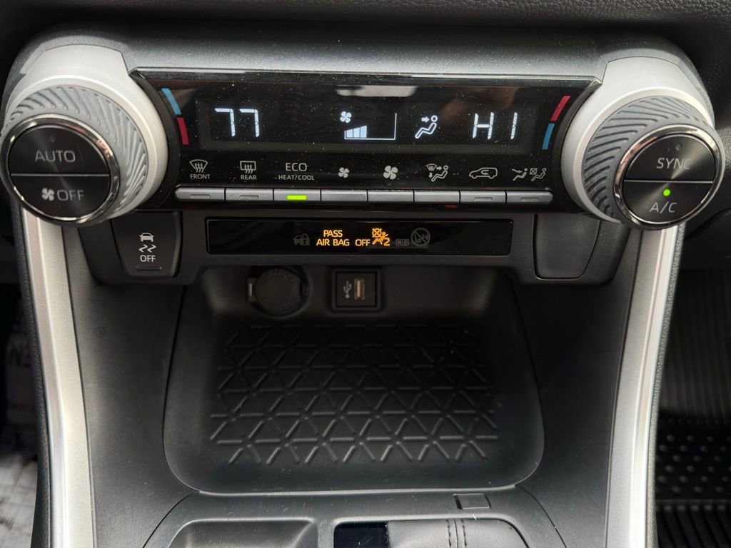 Used 2025 Toyota RAV4 LE image 28
