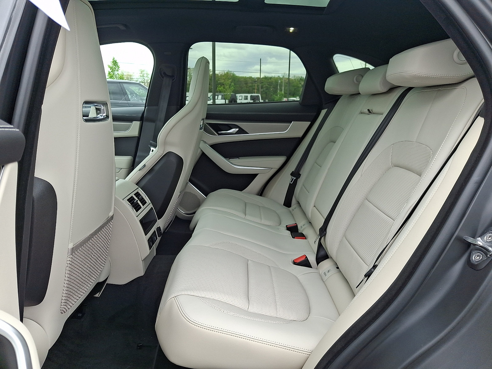 New 2026 Jaguar F-PACE R-Dynamic S AWD/4WD image 8