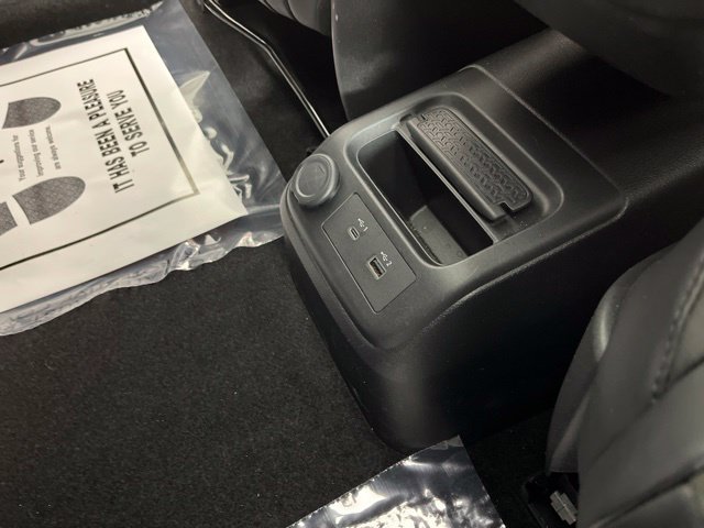 Used 2023 Nissan Ariya FWD image 30