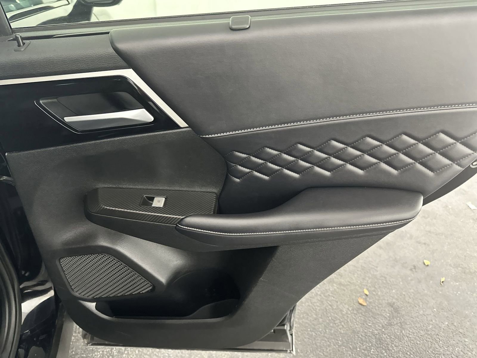 Used 2024 Mitsubishi Outlander SEL Black Edition image 35