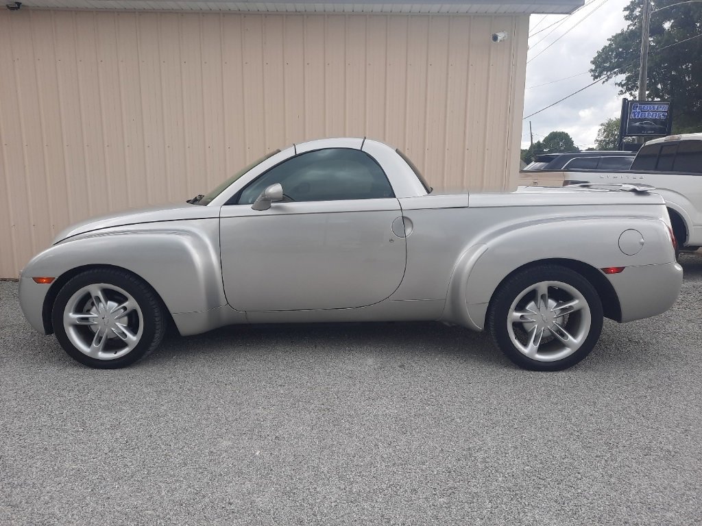 Used 2004 Chevrolet SSR w/ Preferred Equipment Group image 11