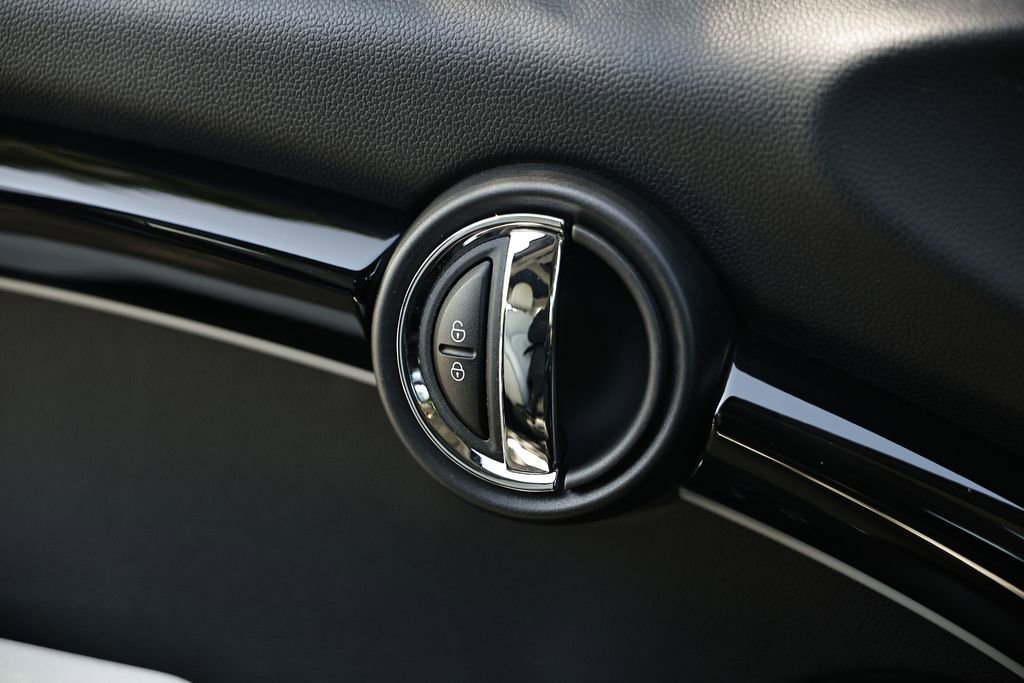 Used 2024 MINI Cooper S image 15