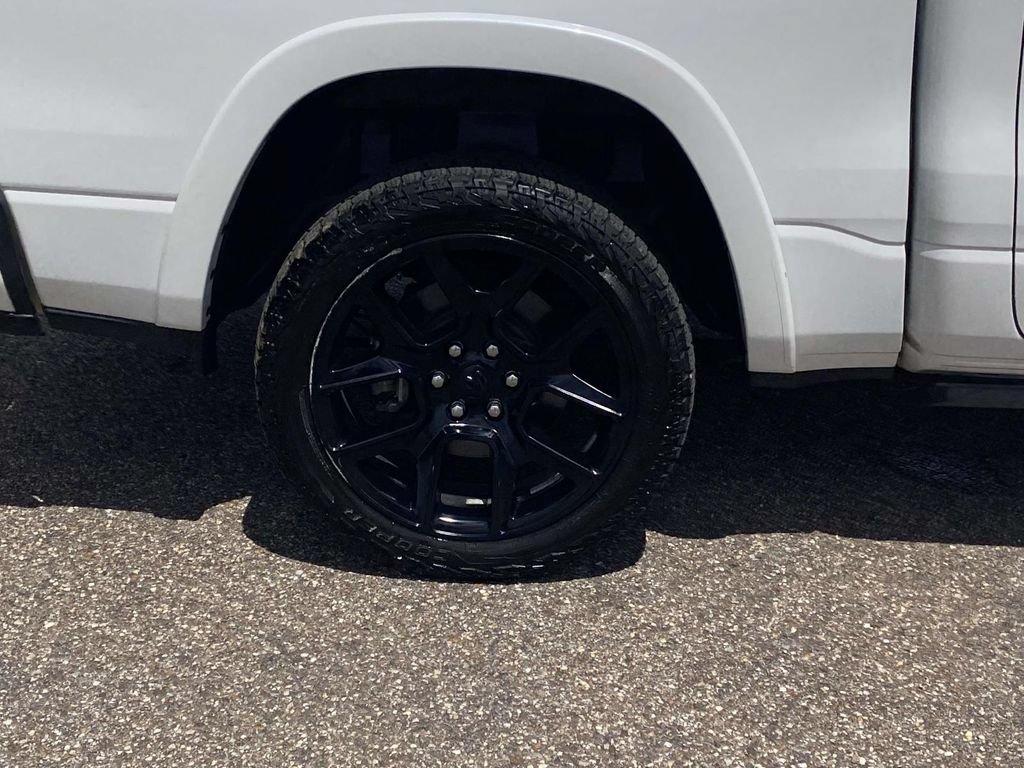 Used 2022 RAM 1500 Laramie AWD/4WD image 11