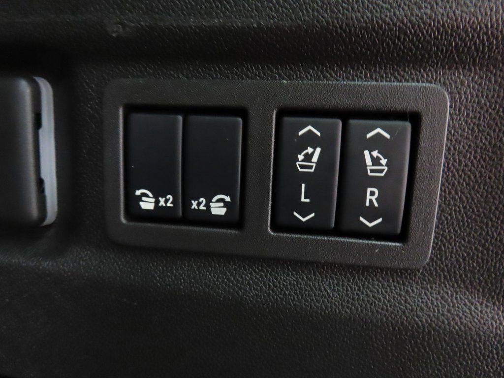 Used 2024 GMC Yukon XL SLT w/ SLT Premium Package image 38