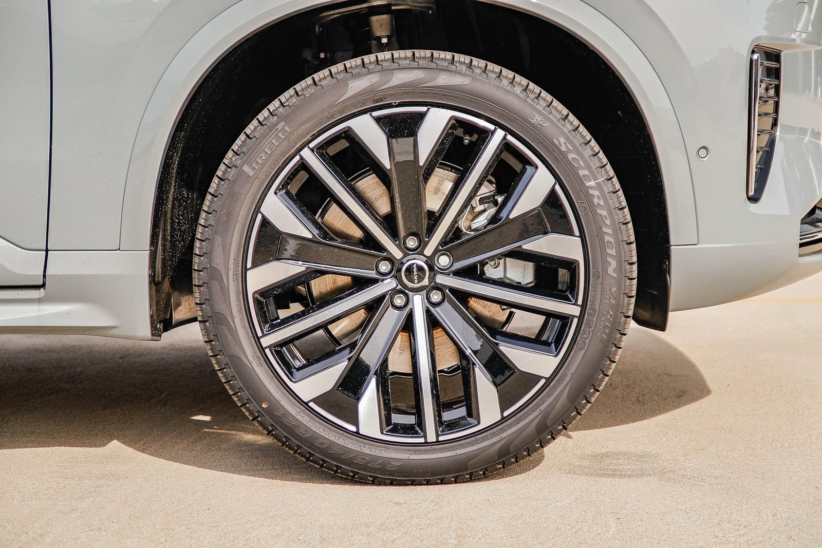 New 2026 Volvo XC90 T8 Ultra w/ Protection Package Premier AWD/4WD image 9