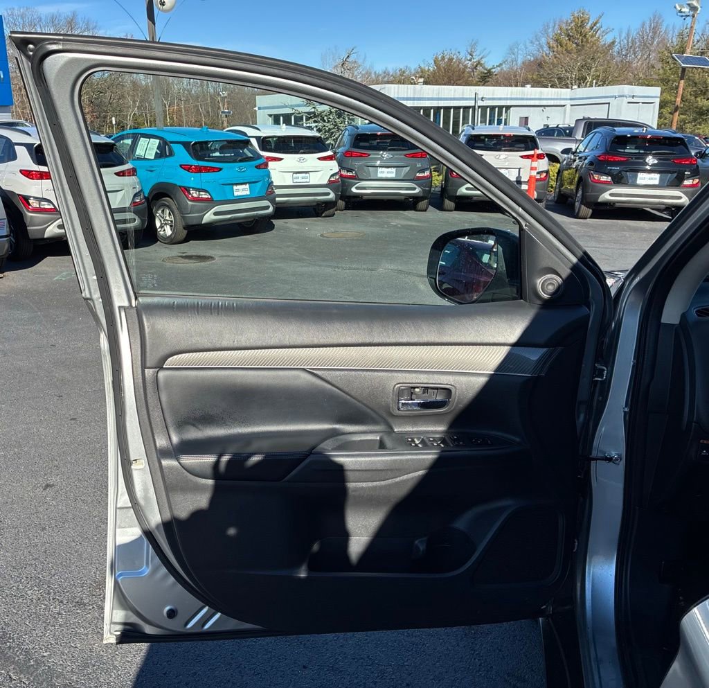 Used 2020 Mitsubishi Outlander SEL image 44