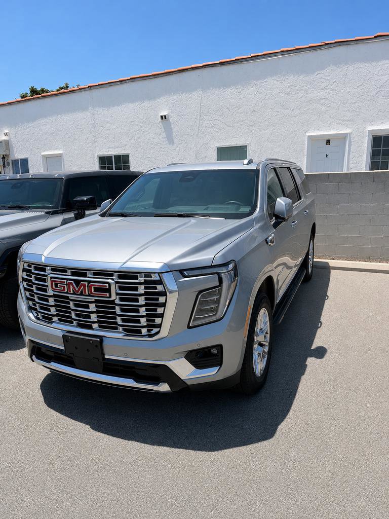 Used 2025 GMC Yukon XL Denali AWD/4WD image 2