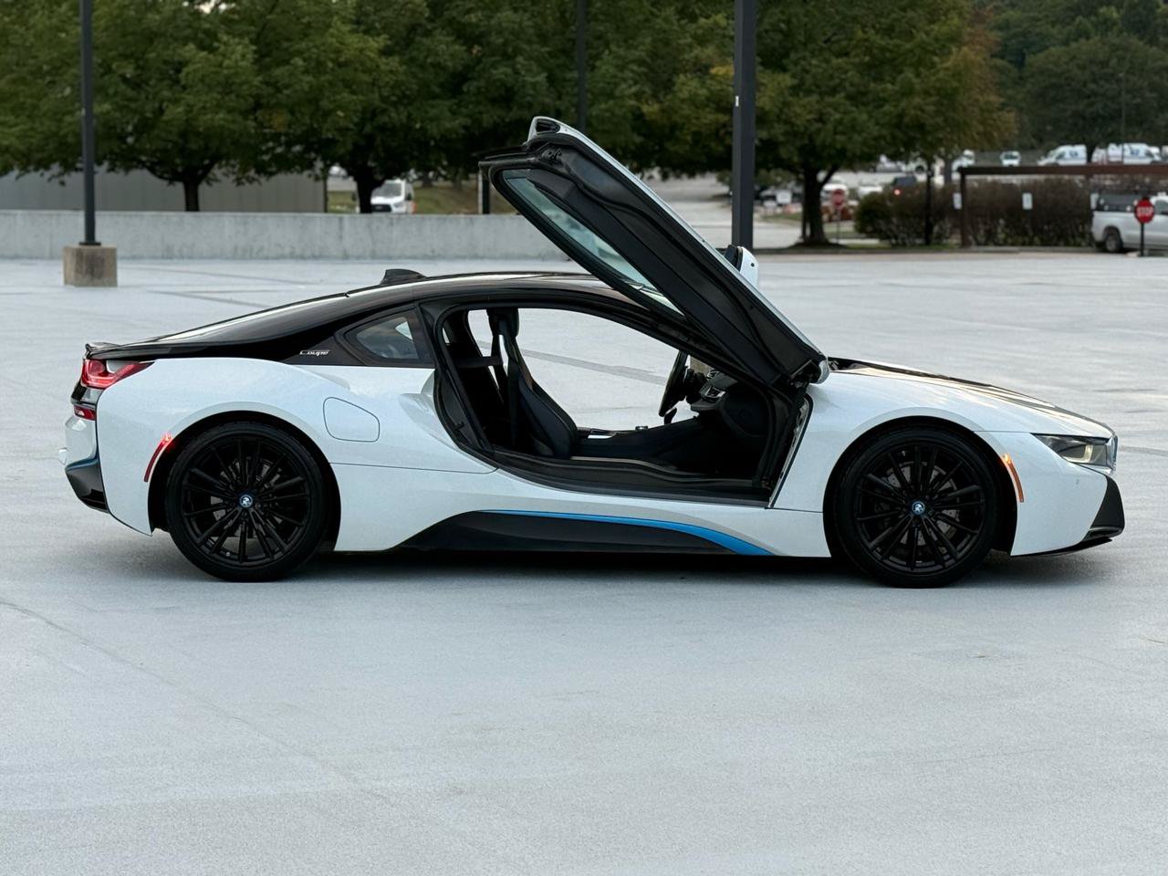 Used 2019 BMW i8 Coupe AWD/4WD image 36