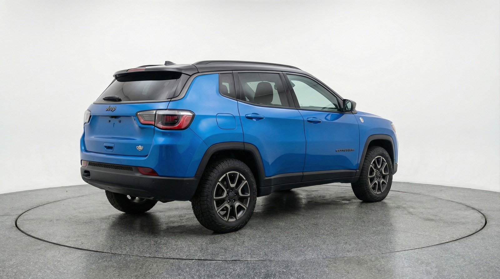 Used 2025 Jeep Compass Trailhawk image 9