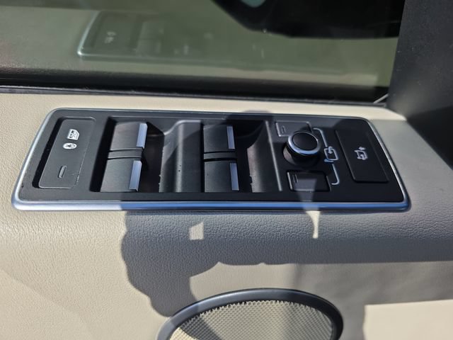 Used 2017 Land Rover Range Rover Supercharged AWD/4WD image 31