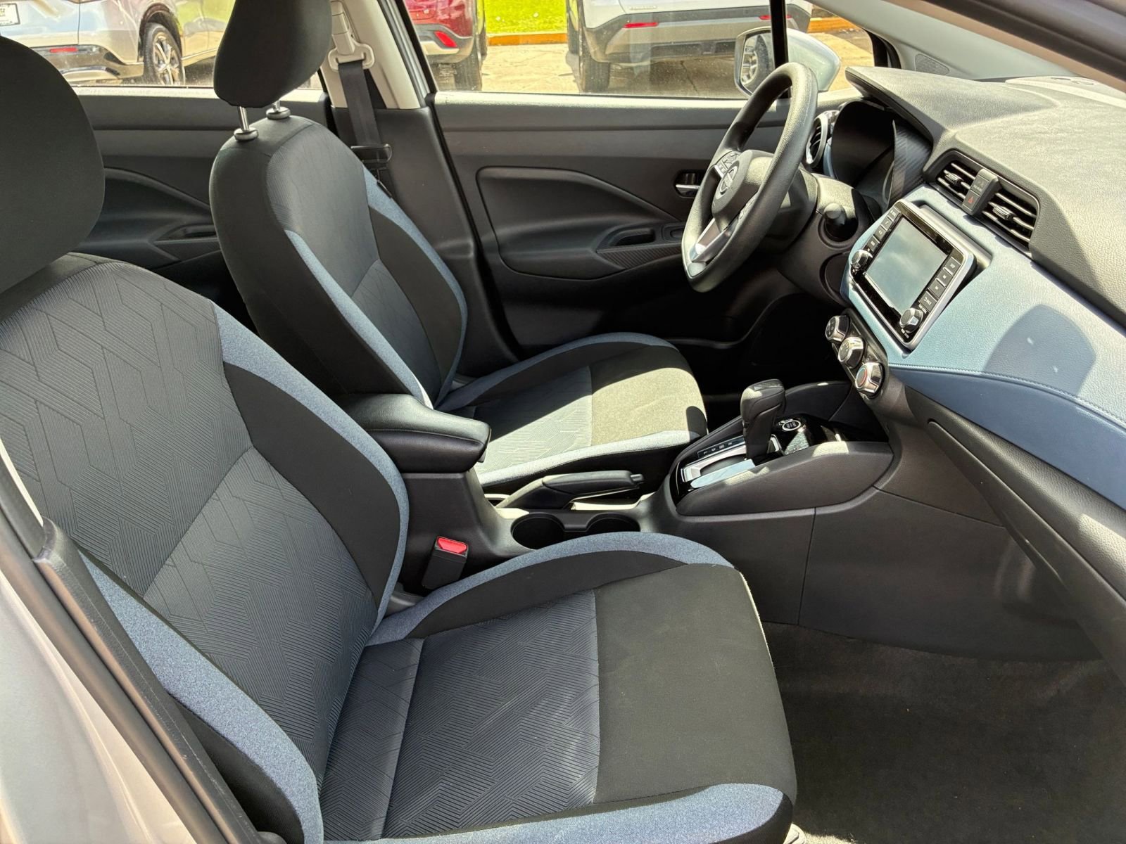 Used 2025 Nissan Versa SV image 29