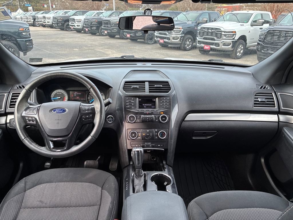 Used 2018 Ford Explorer XLT image 13