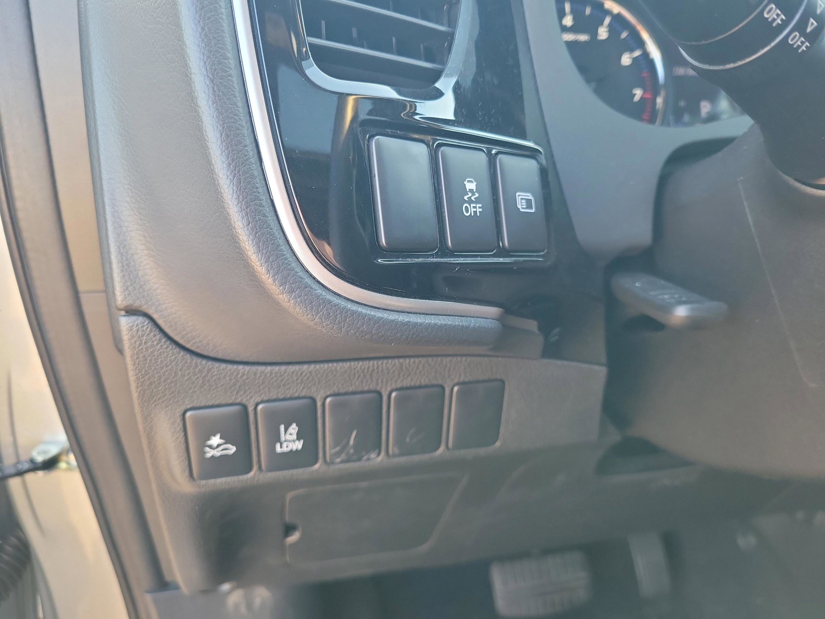 Used 2020 Mitsubishi Outlander SE image 25