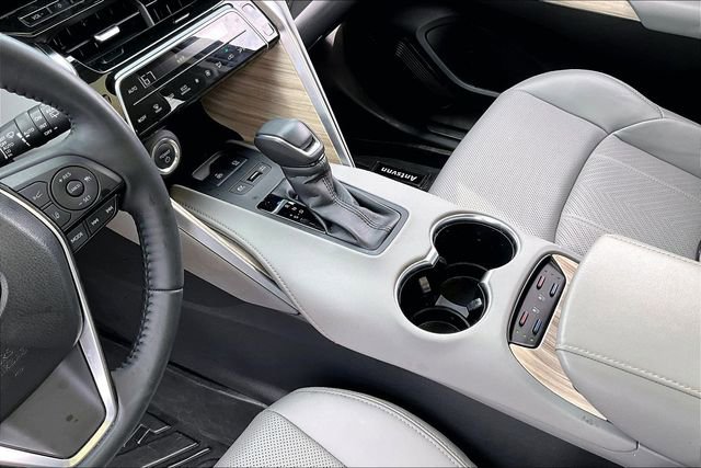 Used 2024 Toyota Venza Limited image 15