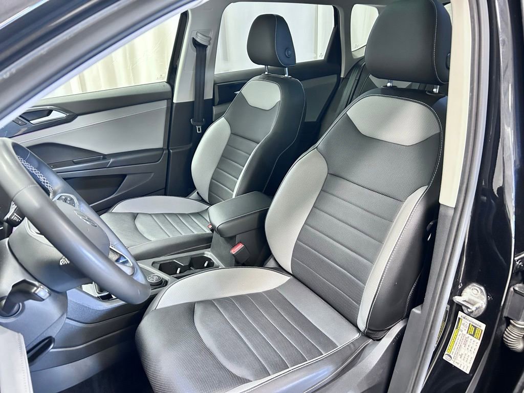 Used 2022 Volkswagen Taos SEL image 8