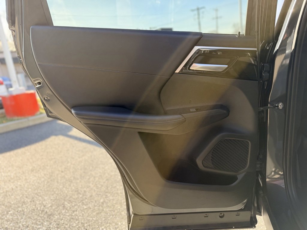 Used 2024 Mitsubishi Outlander SE image 16