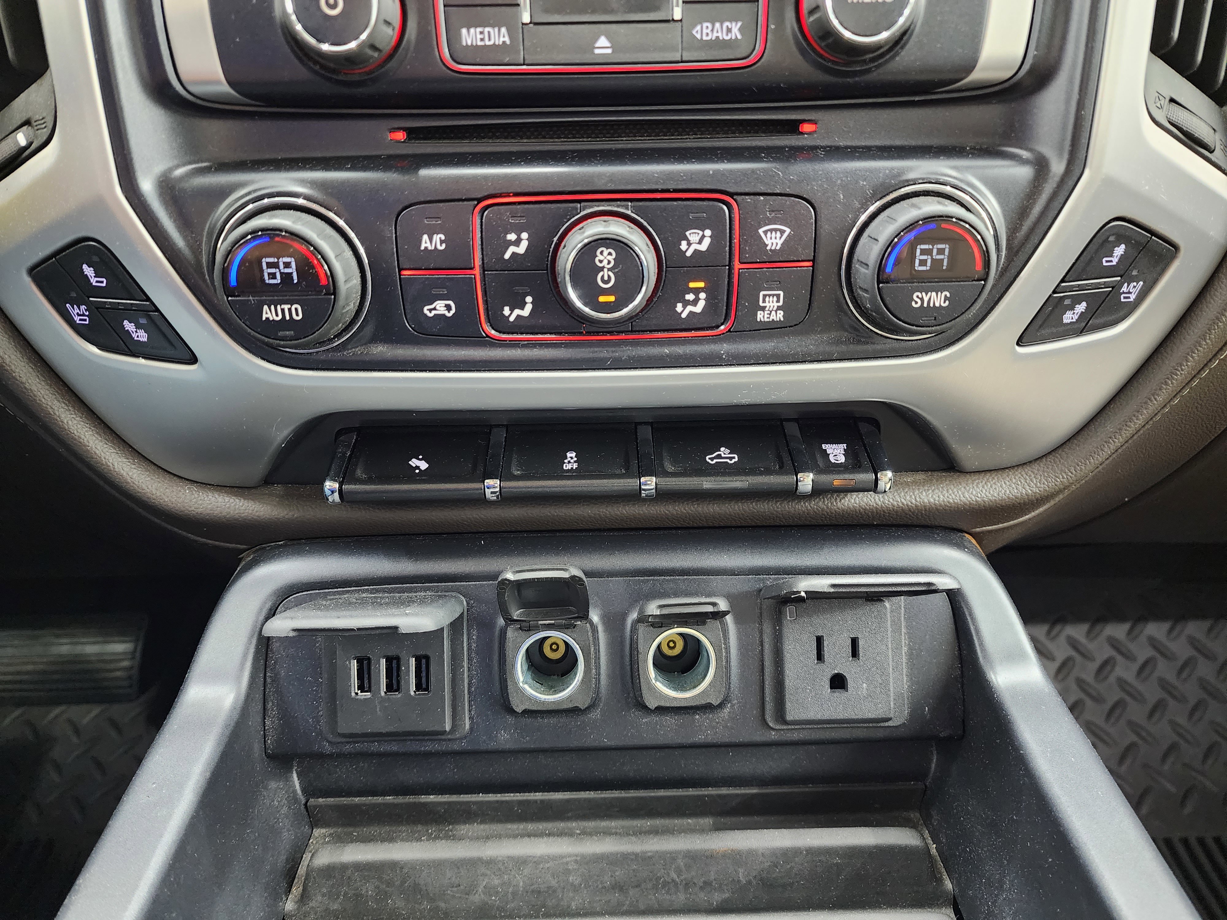 Used 2015 GMC Sierra 3500 SLT w/ Snow Plow Prep Package image 15