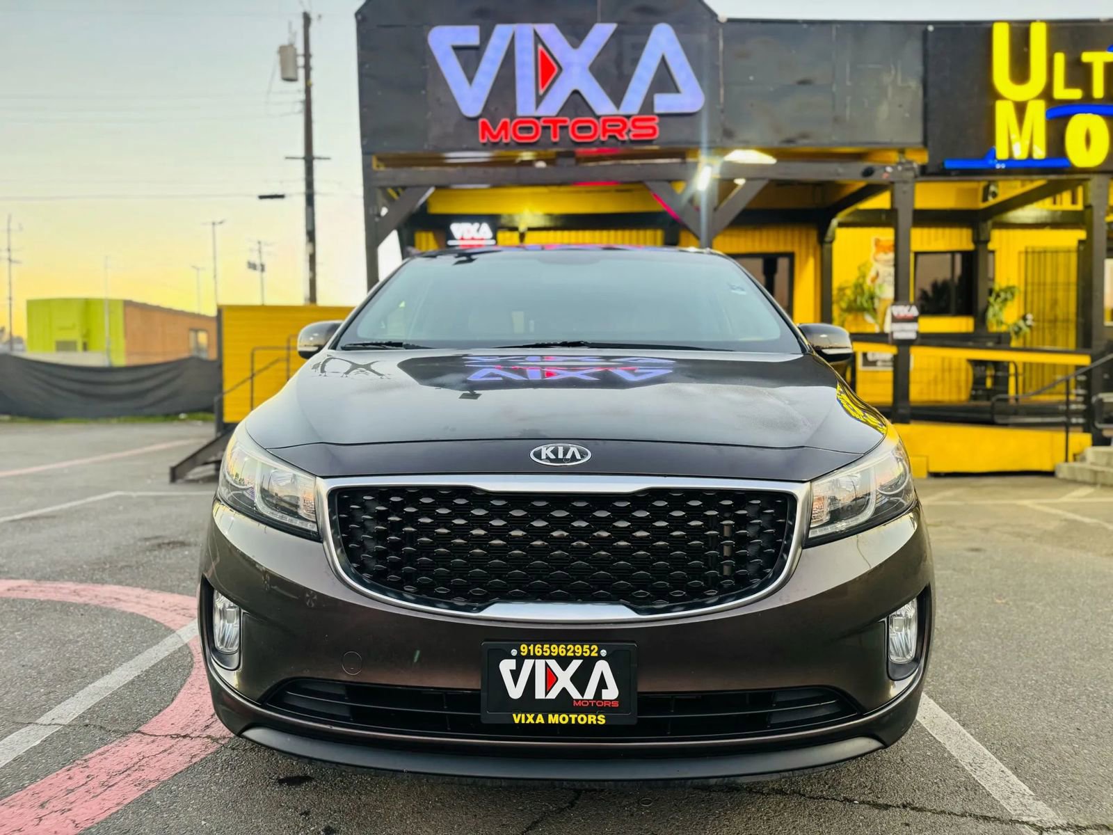 Used 2016 Kia Sedona SX image 2