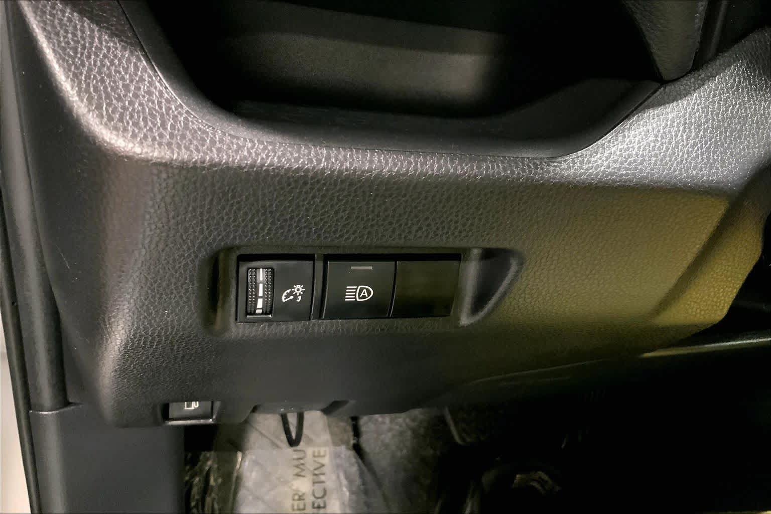 Certified 2025 Toyota RAV4 XLE AWD/4WD image 35