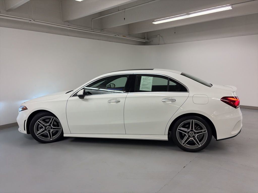 Certified 2022 Mercedes-Benz A 220 4MATIC image 4