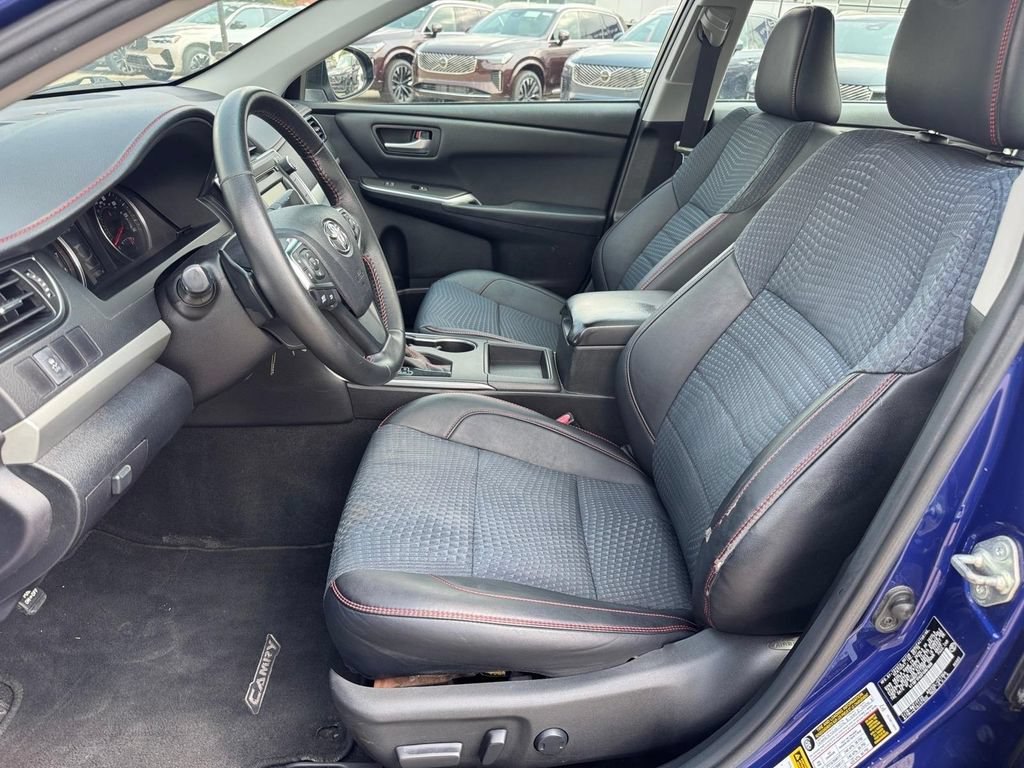 Used 2015 Toyota Camry SE w/ Moonroof Package FWD image 6