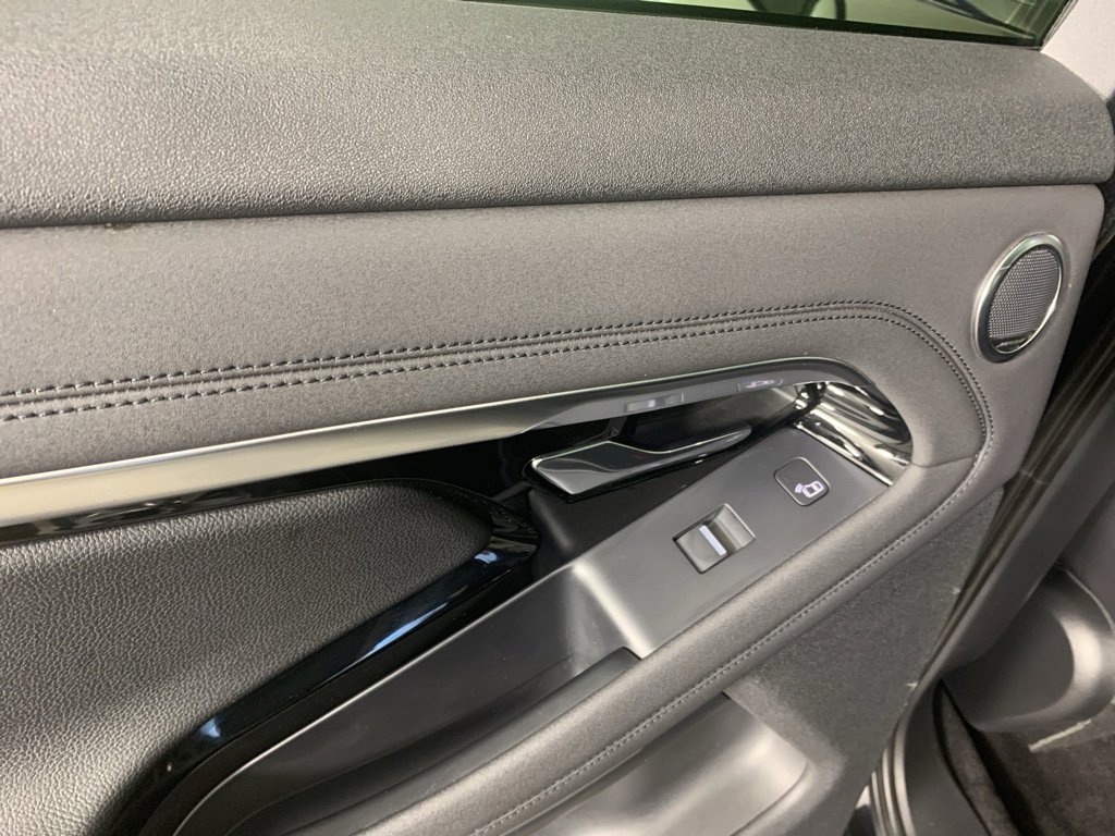 Used 2020 Land Rover Range Rover Evoque SE image 33