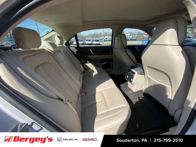 Used 2017 Lincoln Continental Reserve w/ Climate Package image 24