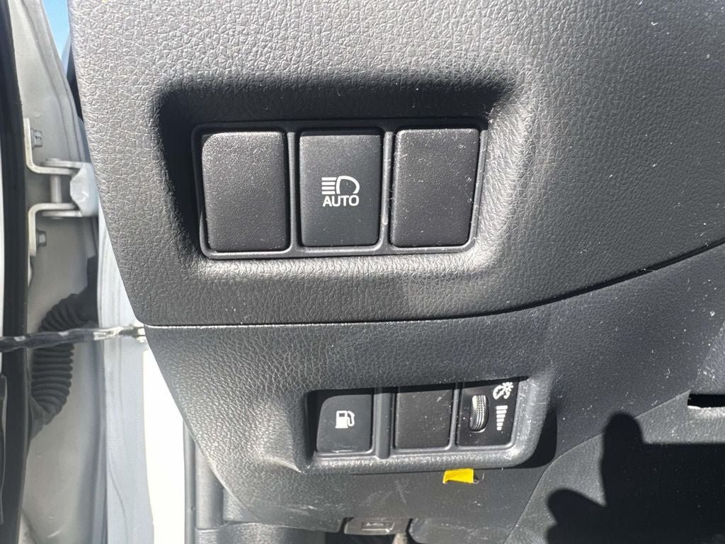 Used 2021 Toyota C-HR XLE FWD image 18