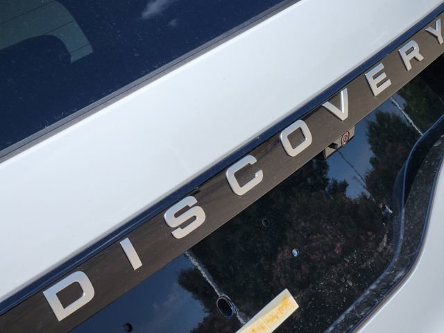 Used 2025 Land Rover Discovery S image 8