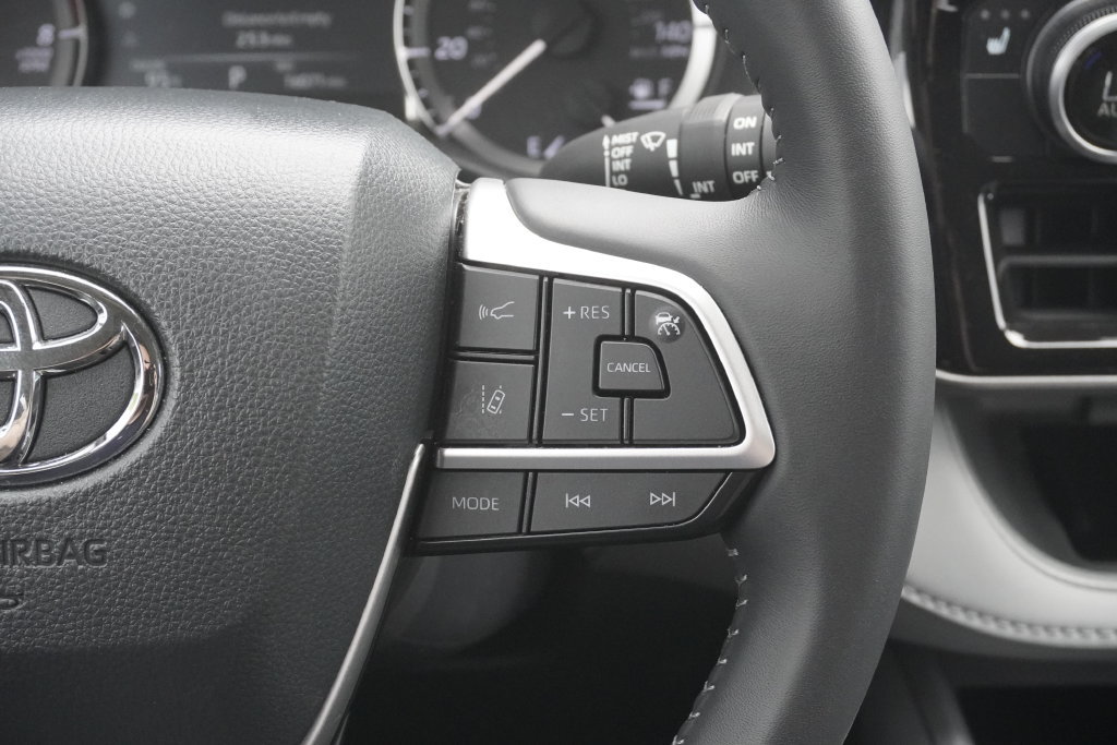 Used 2026 Toyota Highlander Limited AWD/4WD image 13
