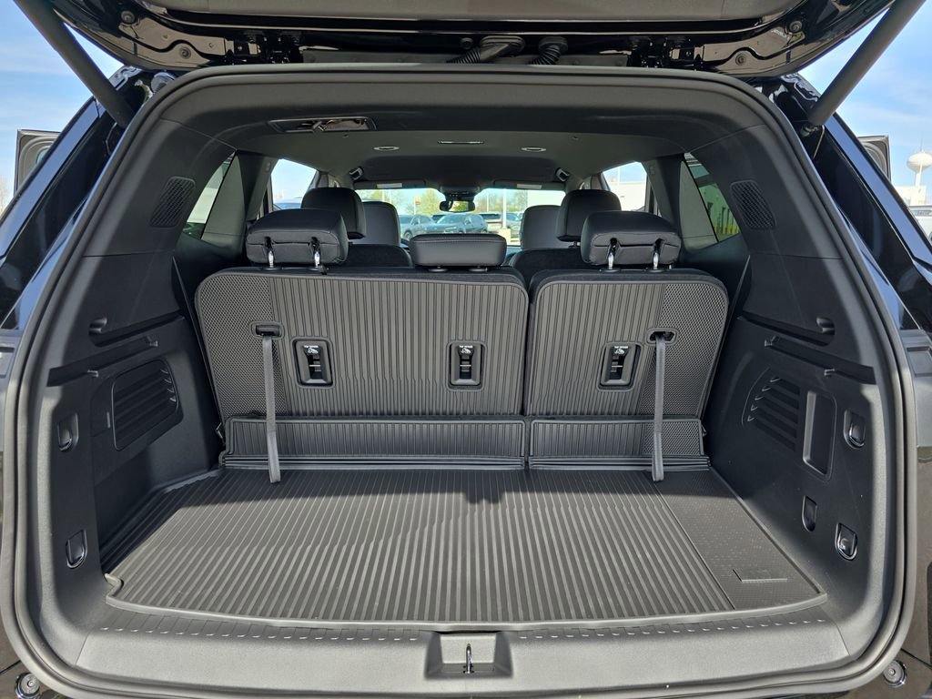 New 2026 Buick Enclave Sport Touring w/ LPO, Floor Liner Package AWD/4WD image 13