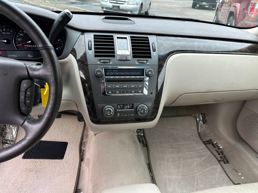 Used 2008 Cadillac DTS w/ Sun And Sound Package FWD image 19