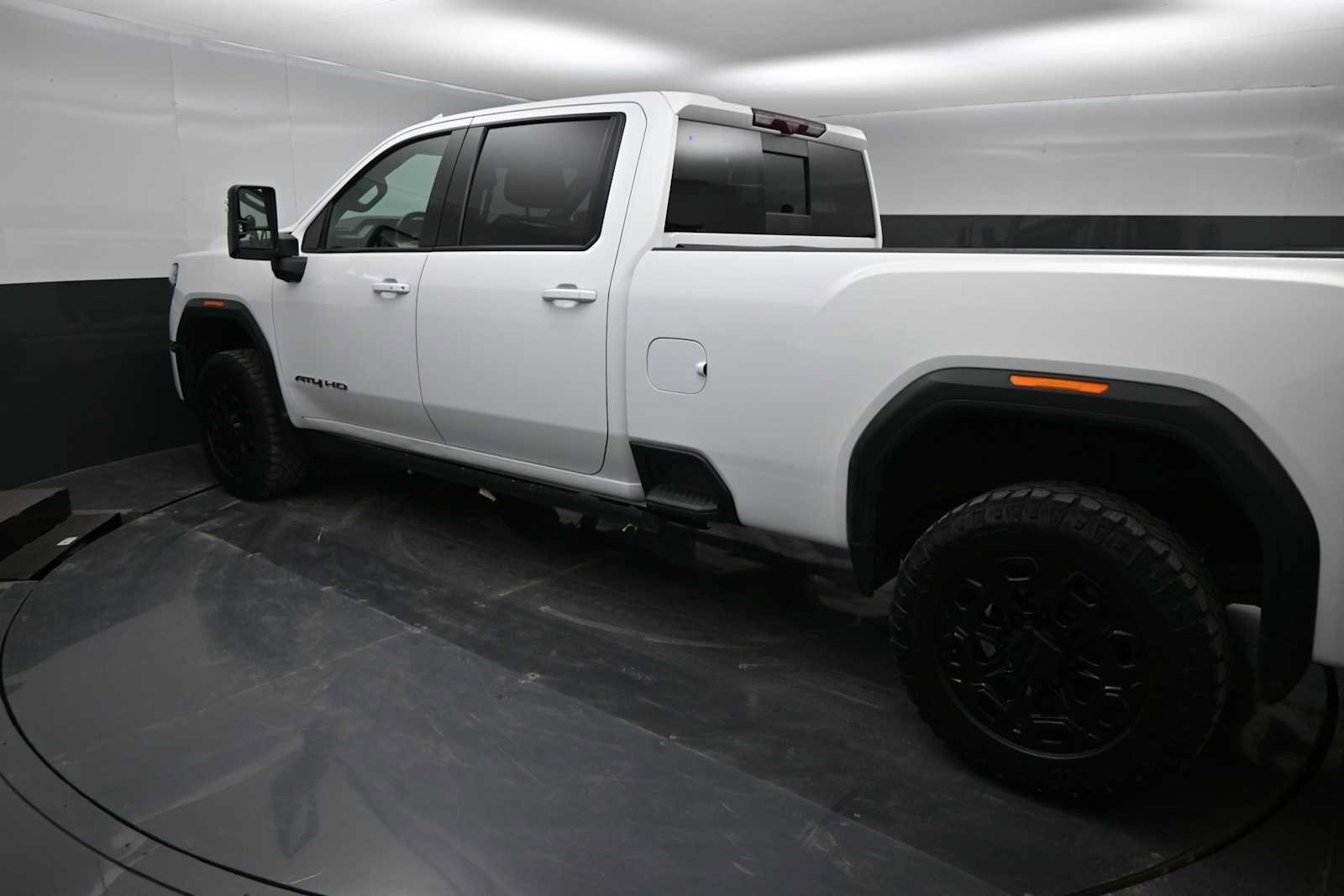 Used 2024 GMC Sierra 2500 AT4 w/ AT4 Premium Plus Package AWD/4WD image 44
