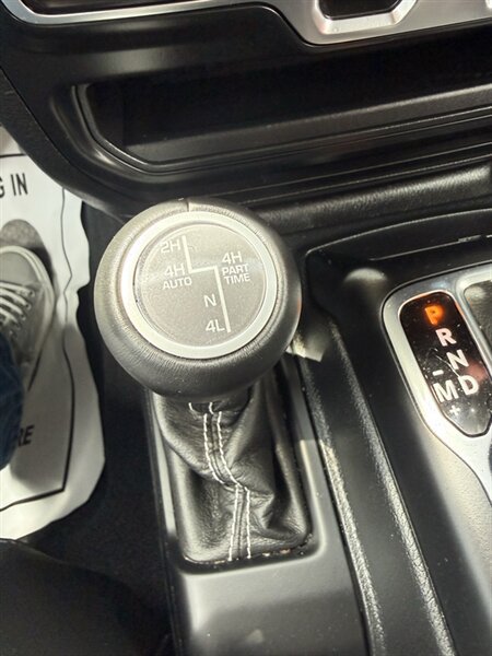 Used 2023 Jeep Wrangler Unlimited Sahara AWD/4WD image 33