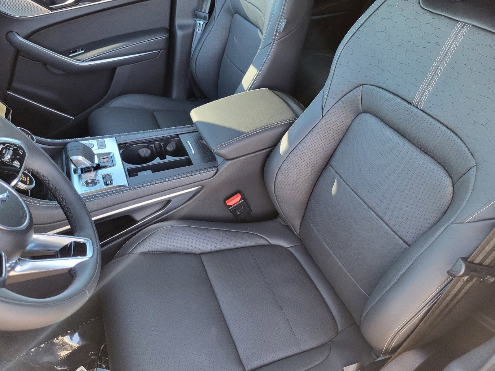 New 2025 Jaguar F-PACE R-Dynamic S image 15