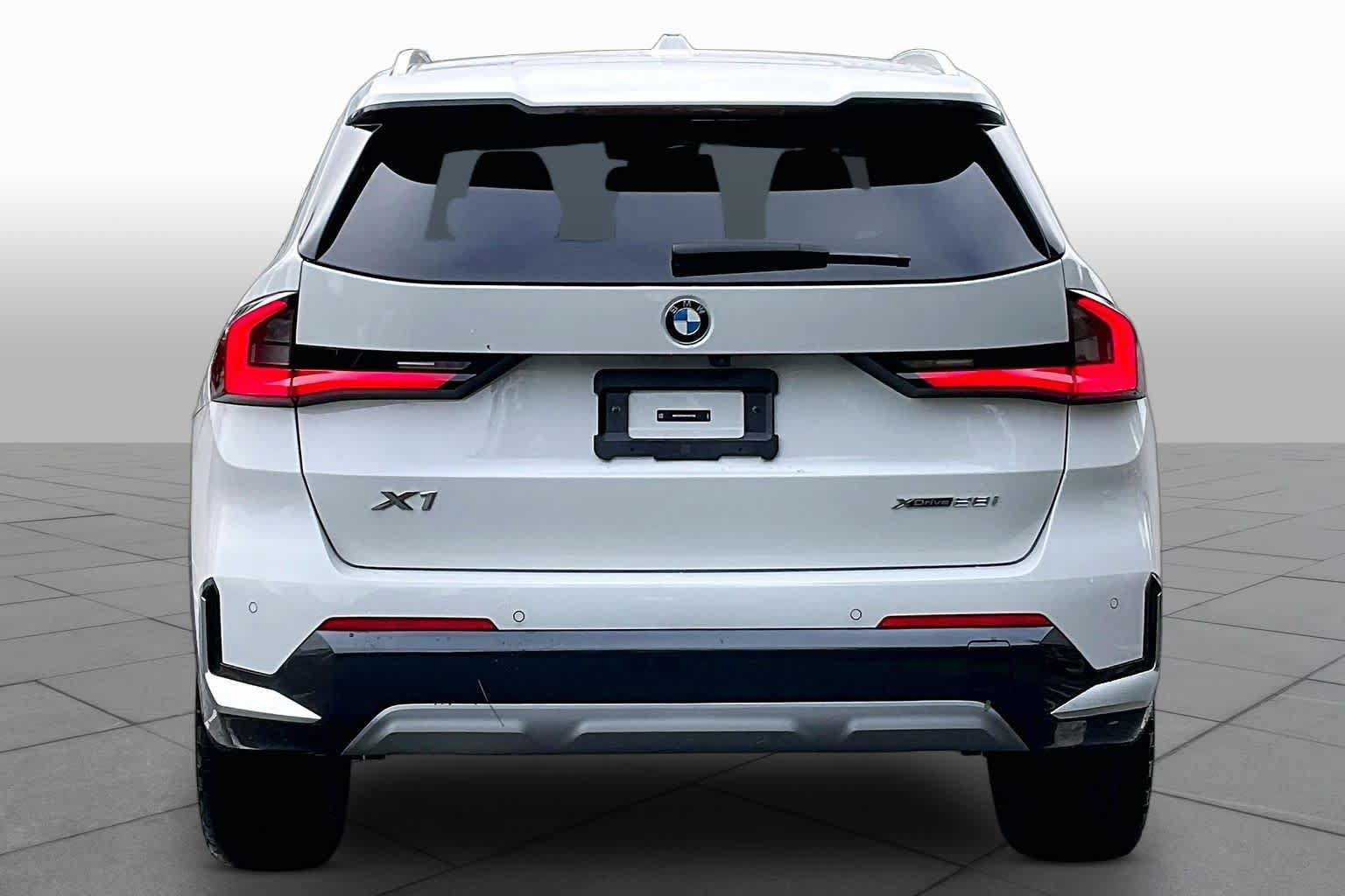 Used 2023 BMW X1 xDrive28i w/ Convenience Package AWD/4WD image 4