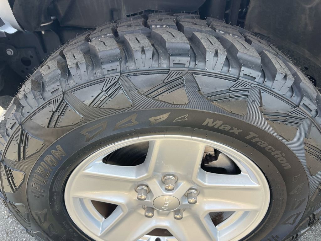 Used 2023 Jeep Gladiator Sport image 30