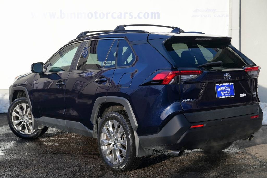 Used 2022 Toyota RAV4 XLE Premium image 4