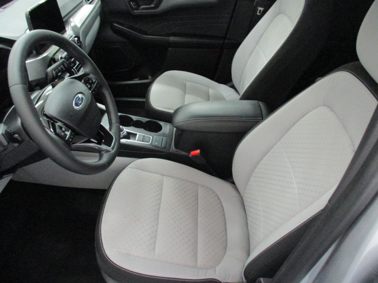 Used 2023 Ford Escape Active image 9