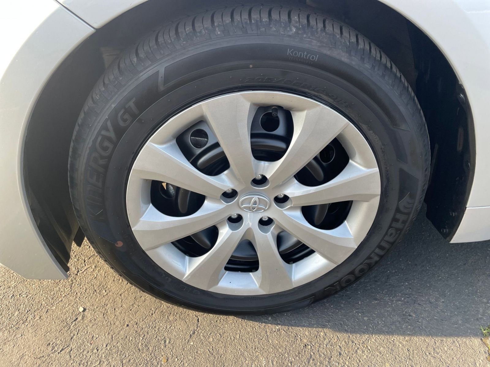 Used 2025 Toyota Corolla LE image 30