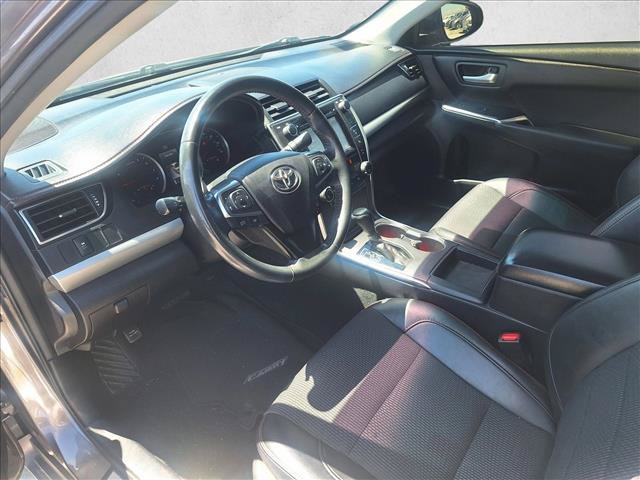 Used 2016 Toyota Camry SE w/ Moonroof Package FWD image 9