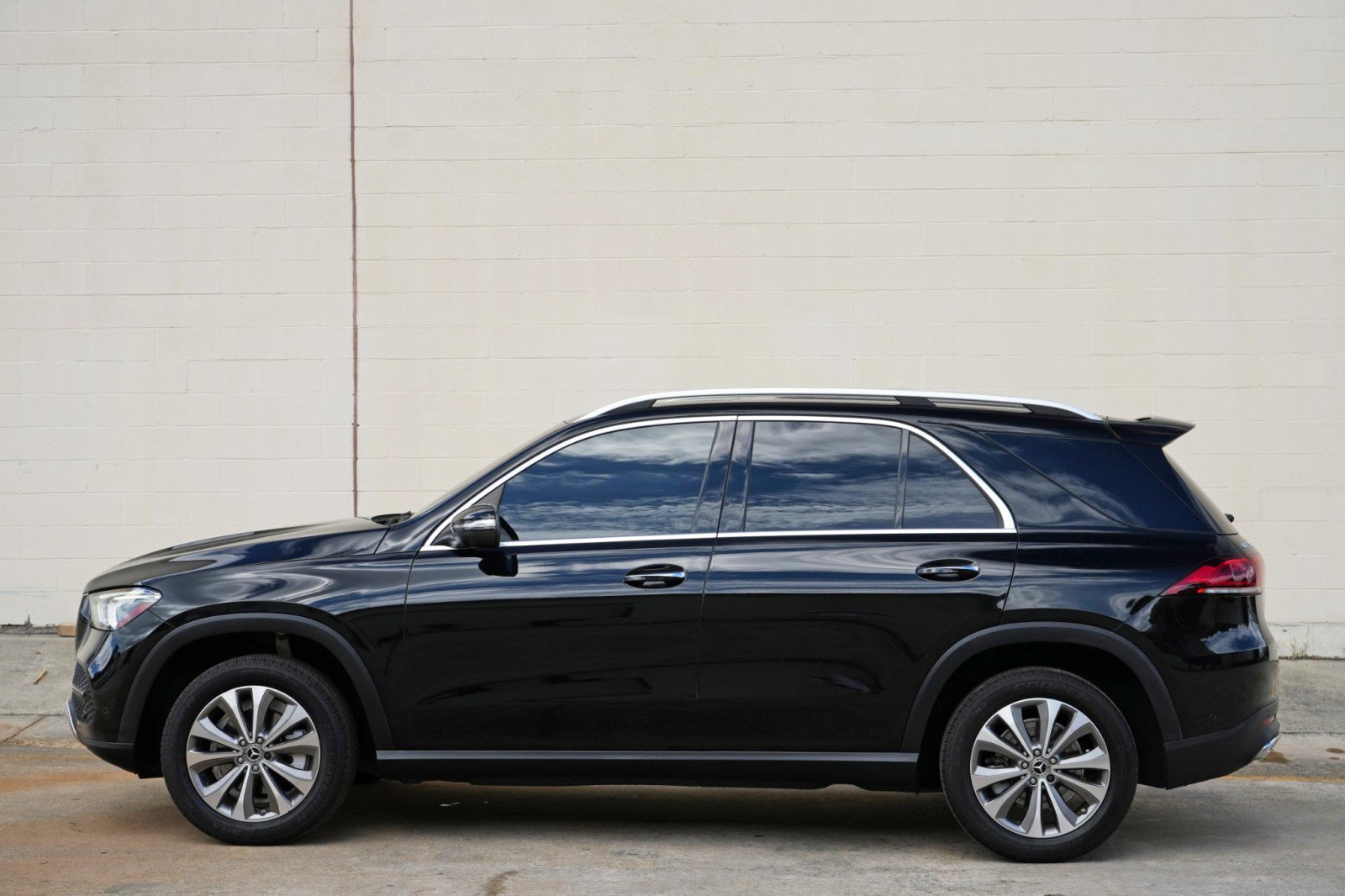 Used 2021 Mercedes-Benz GLE 350 w/ Premium Package image 54