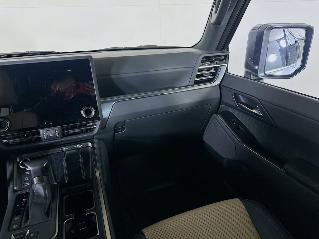 Used 2024 Lexus GX 550 image 19