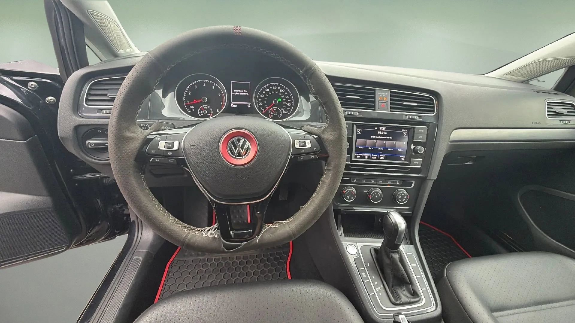 Used 2021 Volkswagen Golf 4-Door image 22