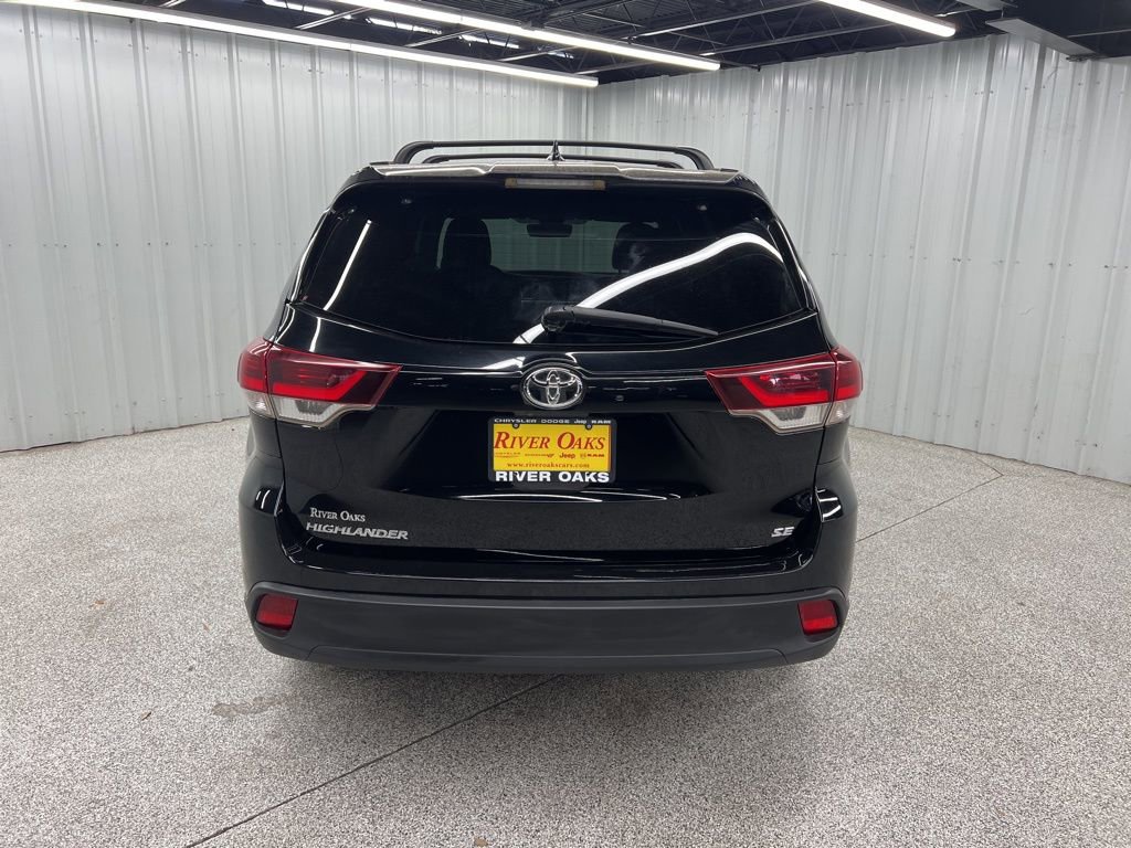 Used 2019 Toyota Highlander SE FWD image 5