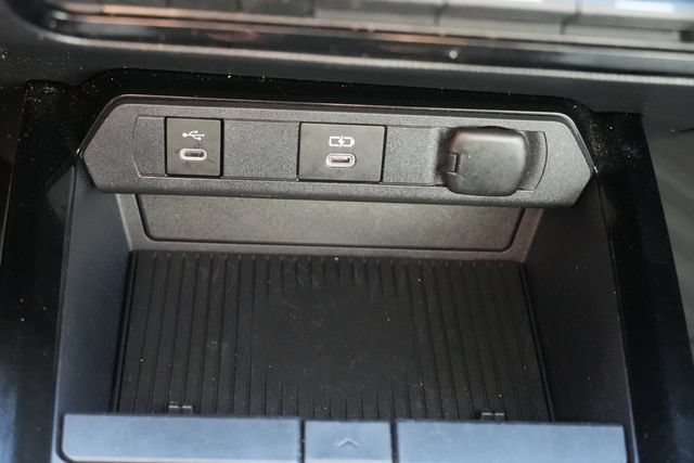 Used 2024 Toyota Prius XLE FWD image 34