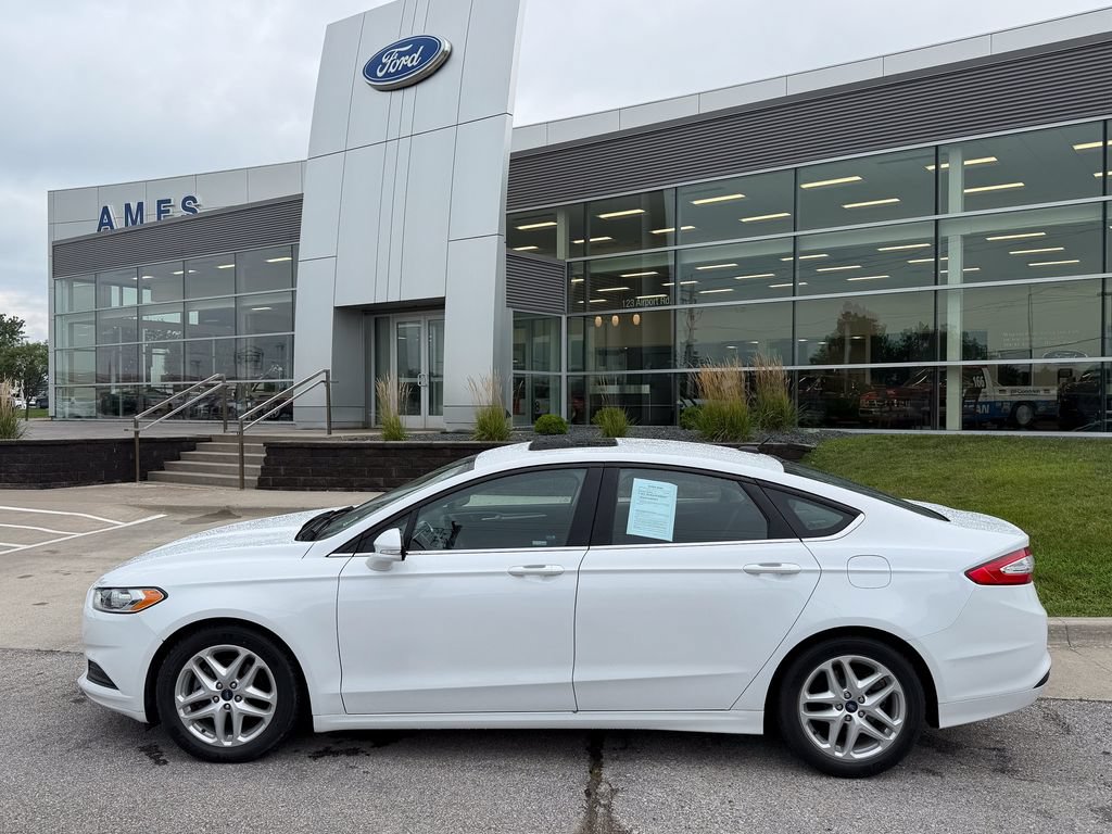 Used 2015 Ford Fusion SE FWD image 3